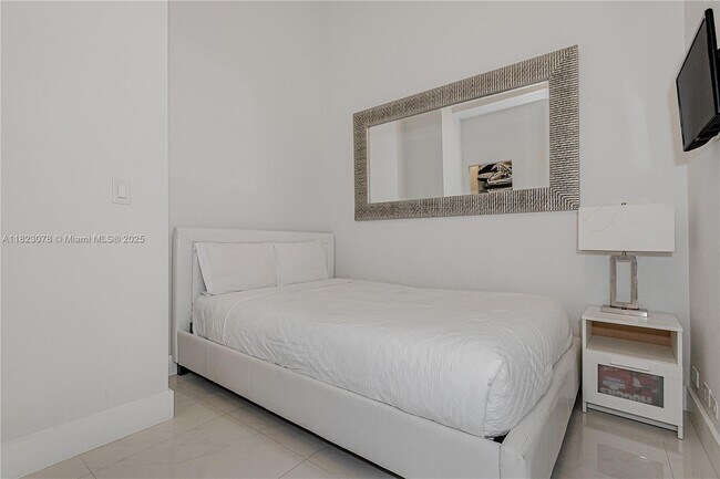 Building Photo - 2301 Collins Ave
