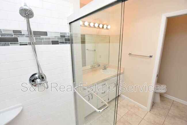 Building Photo - 2210 Harbor Town Ln