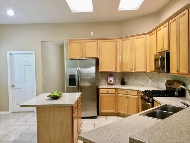 Building Photo - 14 Heron Hollow Ct