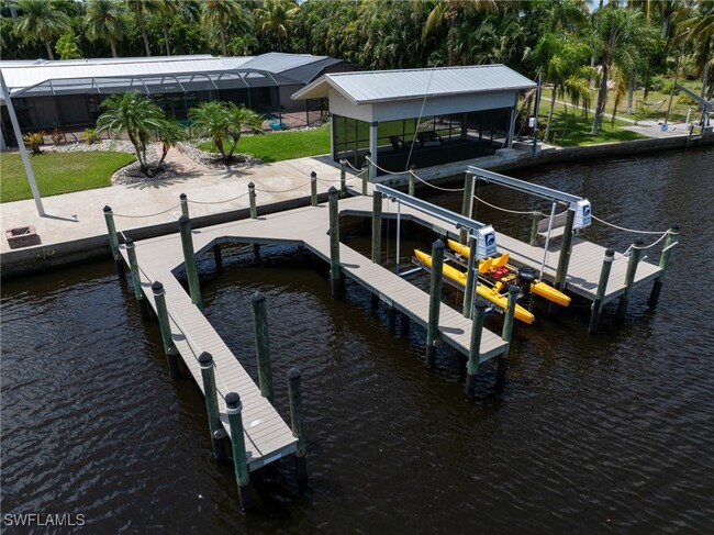 Building Photo - 14562 Riverside Dr