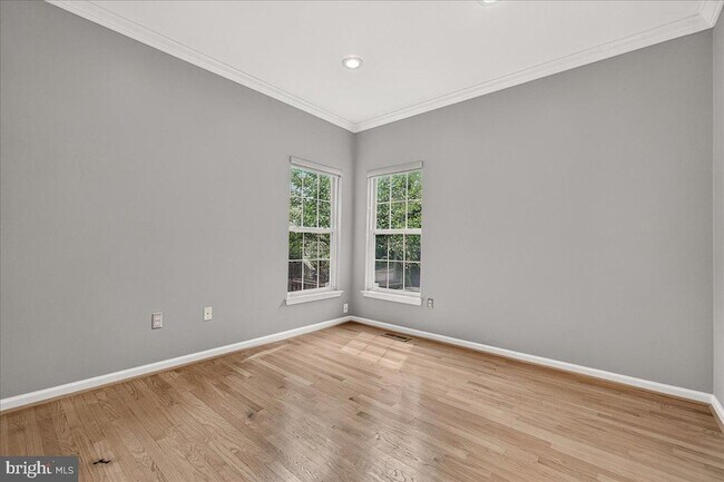 Building Photo - 6455 Saddlebrook Ln