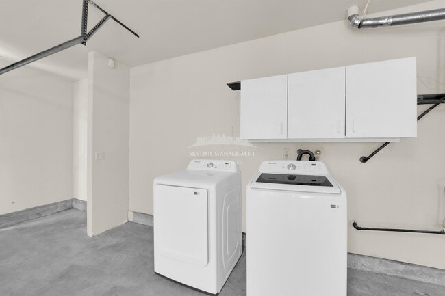 Building Photo - 6762 Carrera Dr