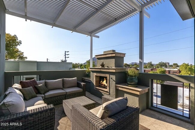 Building Photo - 7020 E 1st Ave