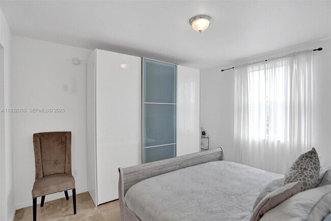 Building Photo - 17100 N Bay Rd