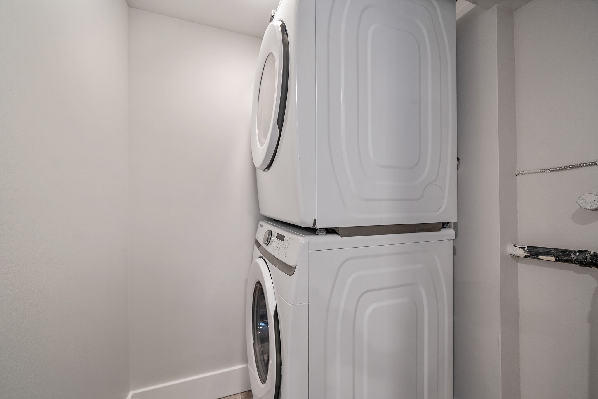 Laundry - 4451 N Clay St