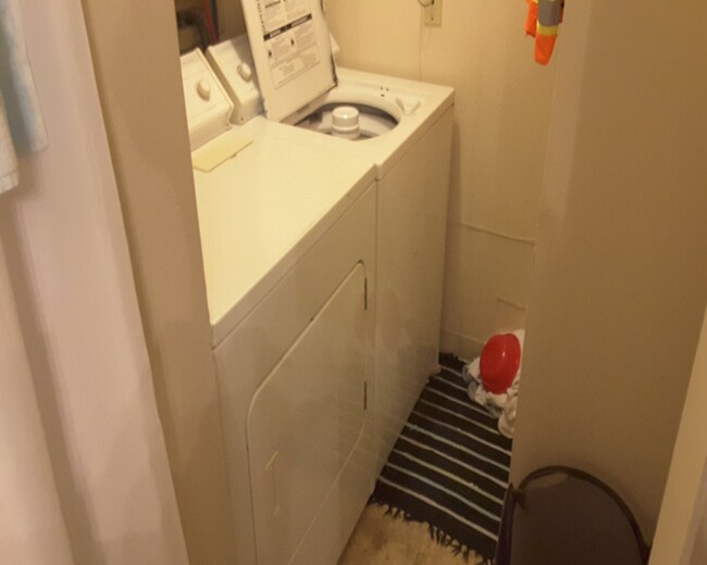 Building Photo - Charming 2BR/2BA Condo Near Lowry - AVAIL ...
