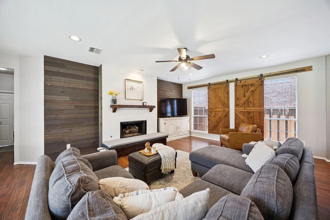 Building Photo - 2716 Royal Troon Dr