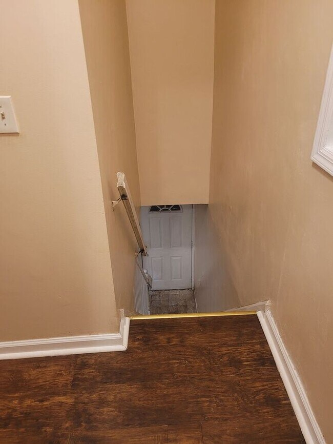 Building Photo - Under Renovation – Spacious Single-Family Home