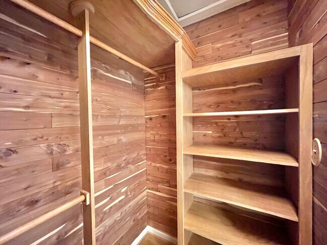 Building Photo - Charming Newly Remodeled 3BD, 2.5BA Raleigh Home with a Bonus Sunroom