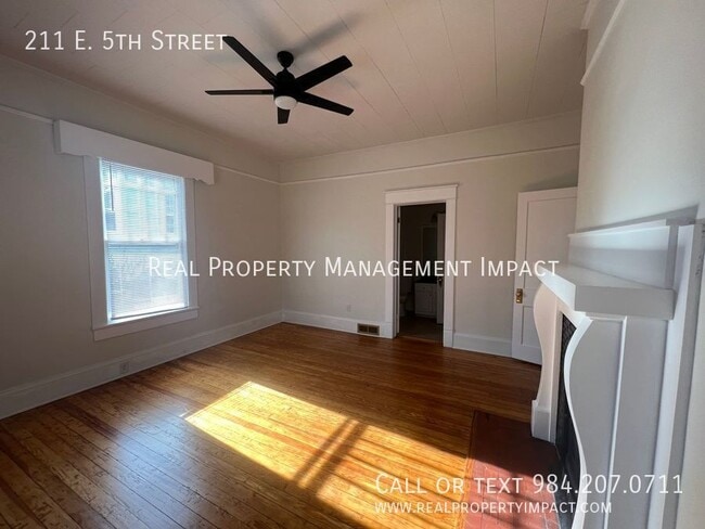 Building Photo - 211 E 5th St