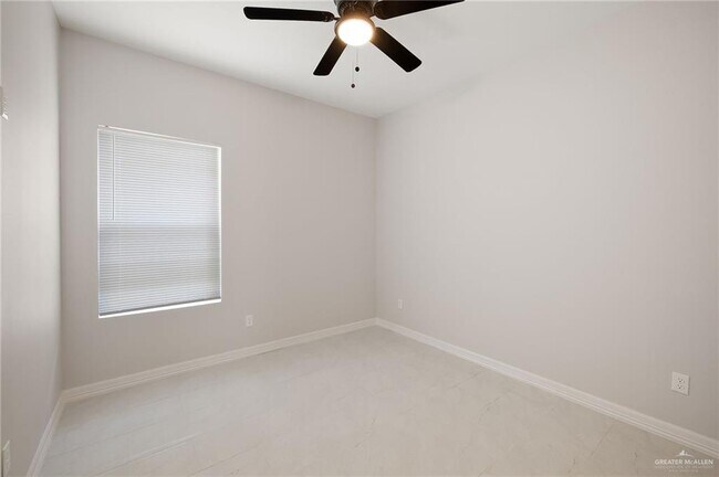 Building Photo - 4605 Larkspur Ave