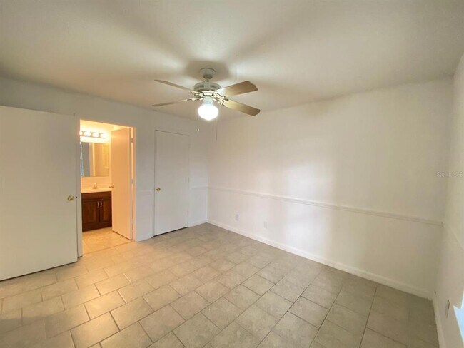 Building Photo - 6166 Westgate Dr