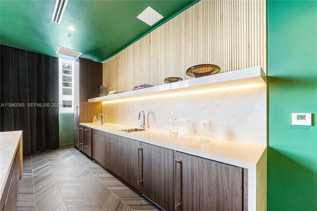 Building Photo - 11 NE 6th St