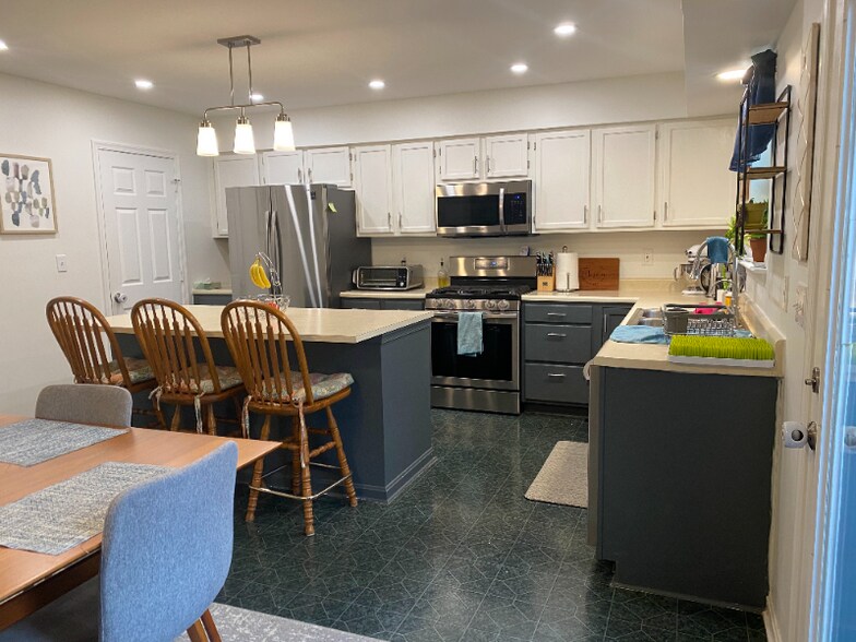 Building Photo - 78 Shady Ln