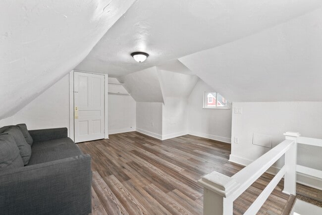 Building Photo - Furnished 4 bed, 2 bath home in Mt. Washington available now!