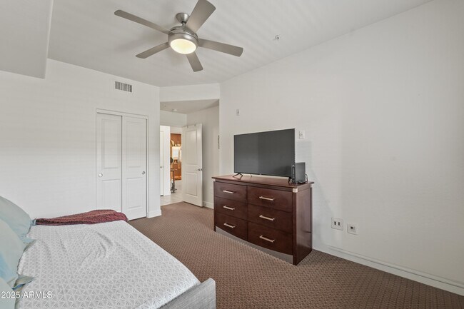 Building Photo - 5450 E Deer Valley Dr