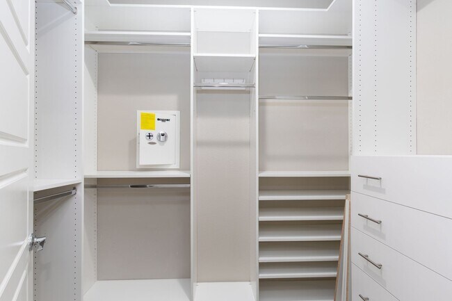 Building Photo - Fully furnished luxury townhome in Affinit...