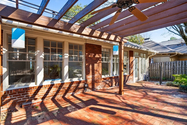 Building Photo - 719 Elmont Dr