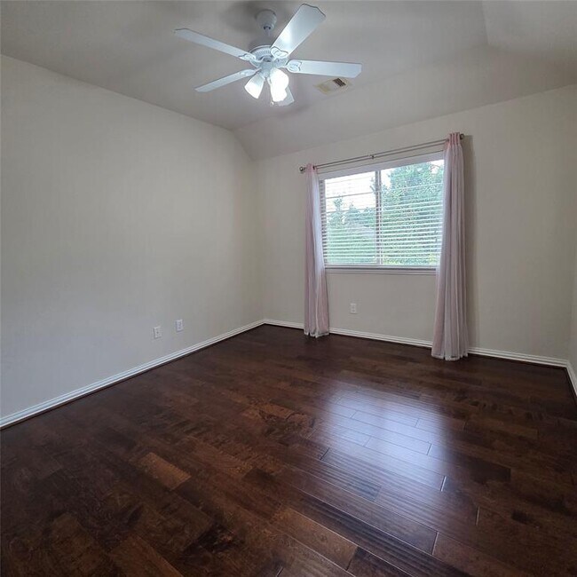 Building Photo - 26101 Brickhill Dr