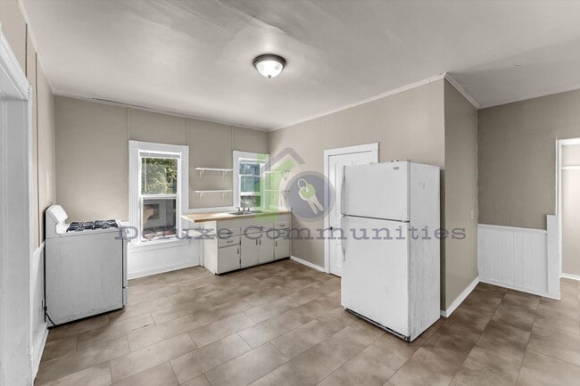 Building Photo - 934 Hovey St SW