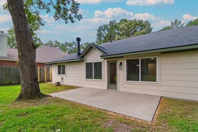Building Photo - 910 McDaniel Dr