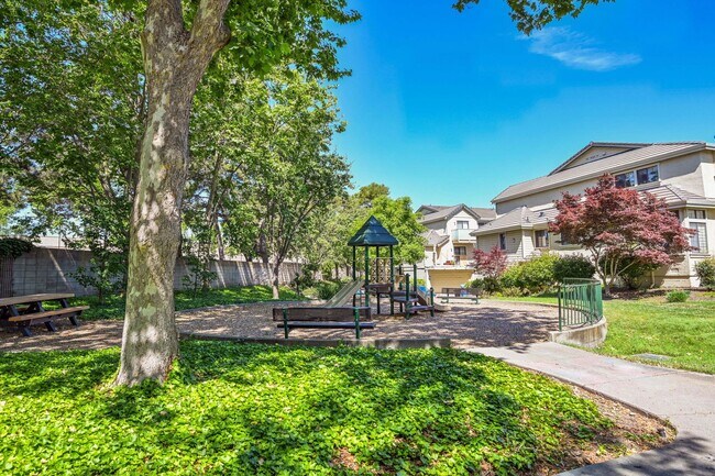 Building Photo - Update and Move-In Ready, 2BD/2BA, End-Unit Upper-Level Condo in Fostoria Terrace- DANVILLE