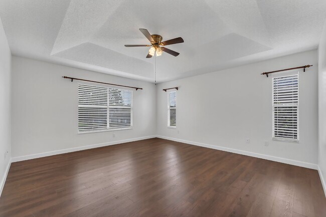 Building Photo - Spacious 6-bedroom, 3-bathroom and pool Tu...