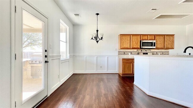 Building Photo - 1102 Middle Brook Dr