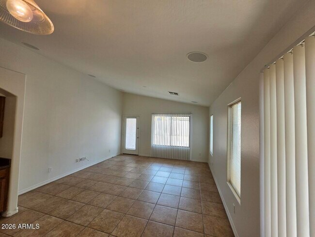 Building Photo - 5532 W Southgate Ave