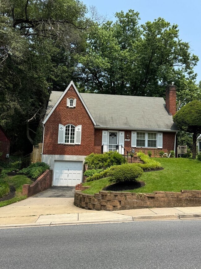 Building Photo - Spacious Three Bedroom Silver Spring House...