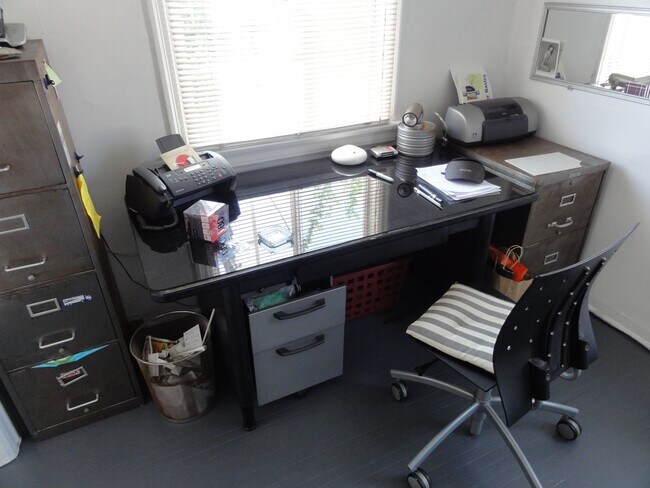 officedesk - 8261 Romaine St