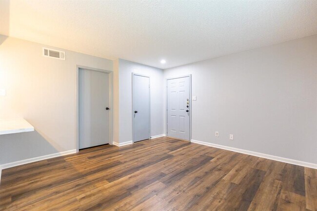 Building Photo - 2750 Holly Hall St