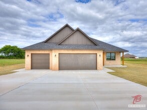 Building Photo - 1321 Chisholm Trail