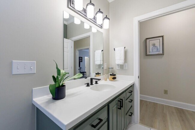 Building Photo - 390 Alpine Dr