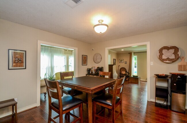 Building Photo - 4315 Fernwood Dr