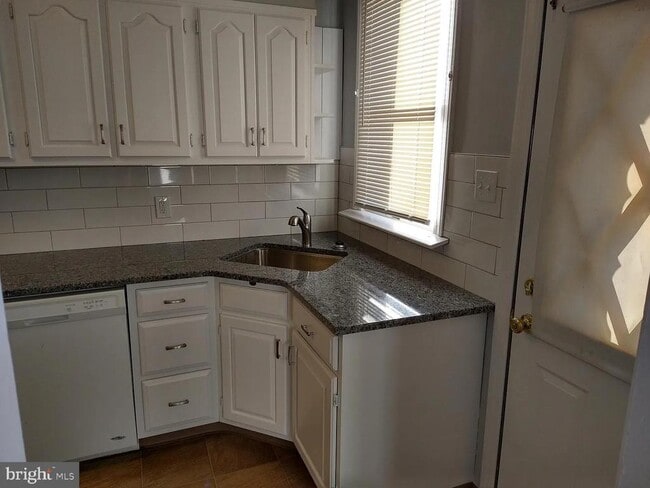 Building Photo - 1603 Robbins Pl