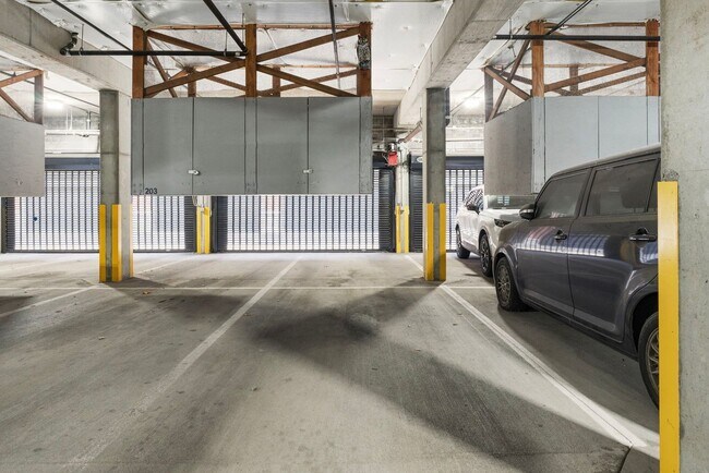 Building Photo - 618 NW 12th Ave