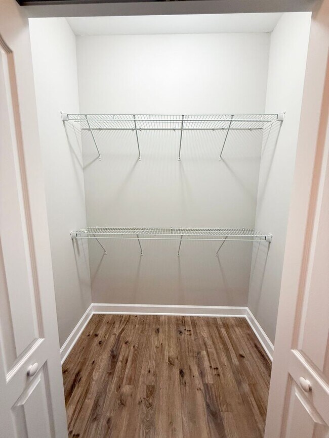 Building Photo - Spacious 4-Bedroom Home with Large Yard and Dual Garages in Cookeville