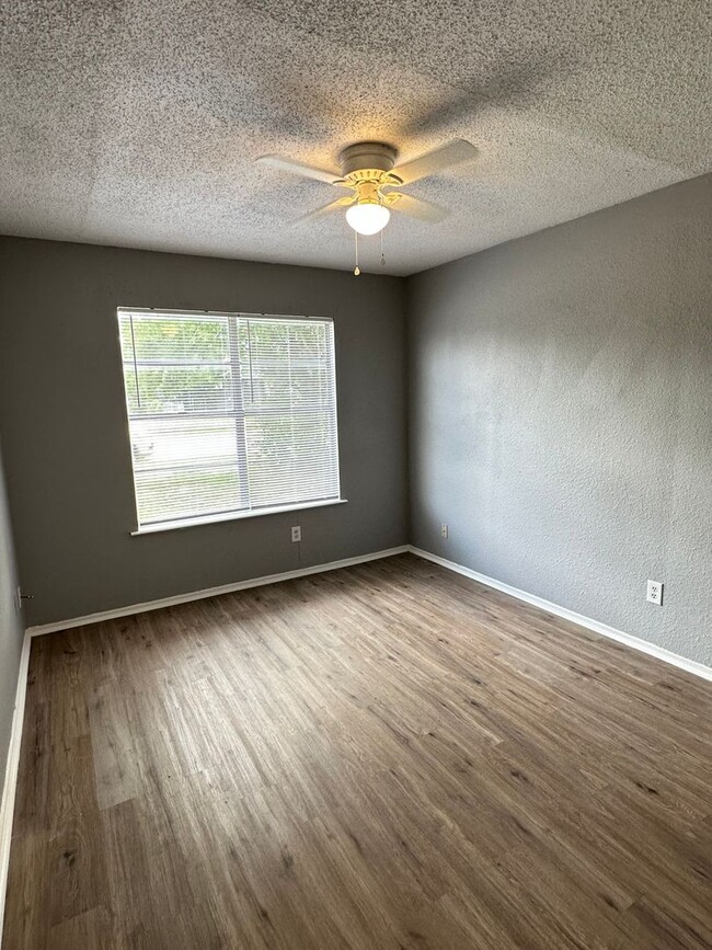 Building Photo - 2 Bedroom Duplex Near Downtown San Angelo!!