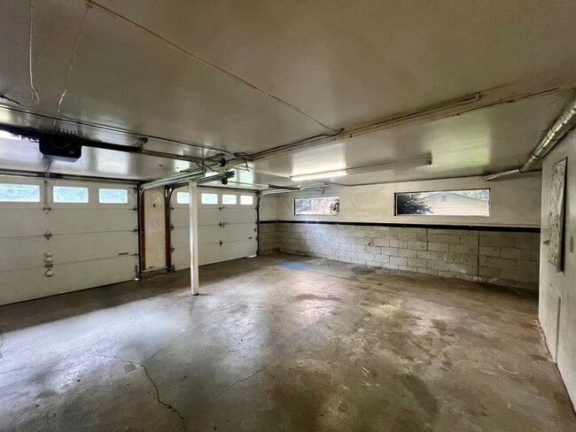 Building Photo - West Olympia Tri-Level Home