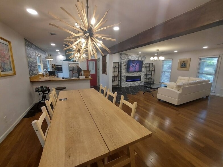 Building Photo - 5571-5574 Four Winds Dr SW