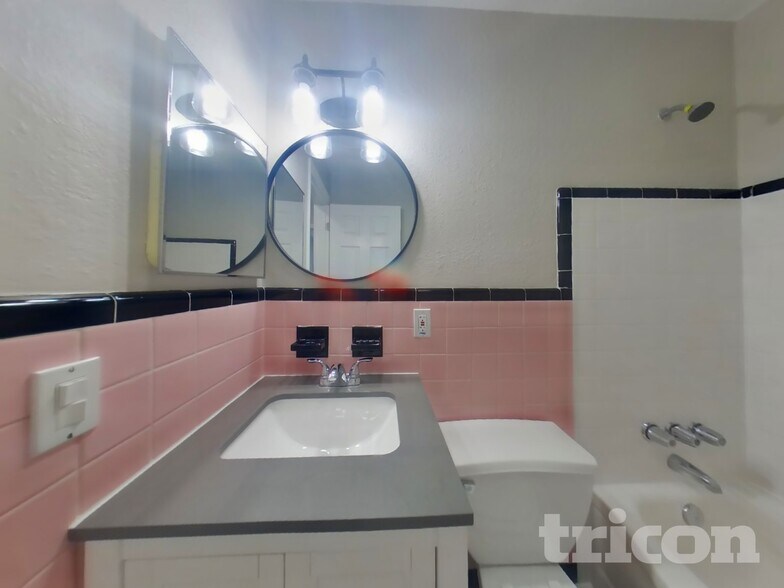 Building Photo - 5834 5th Ave S