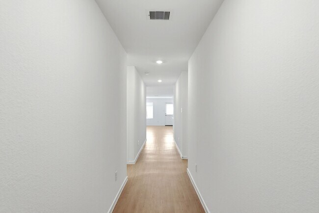 Building Photo - 26815 Rosebay Wds Dr