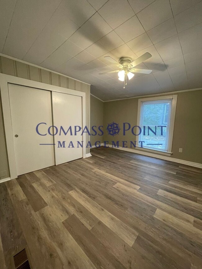 Building Photo - Your New Home Awaits! First Month Rent Fre...