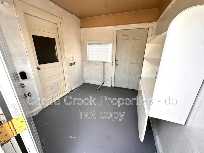 Building Photo - 4018 SE 10th St