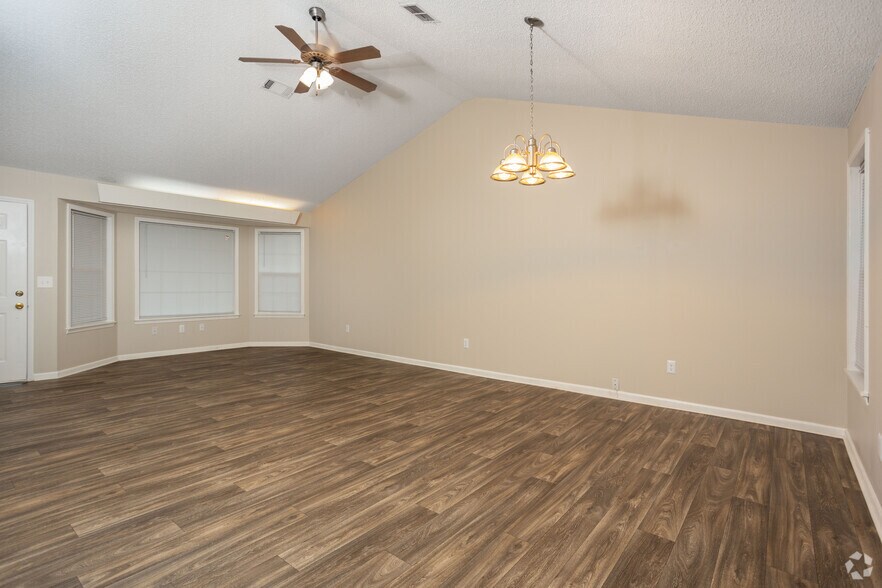 2BR, 1BA - 1,050 SF - Rosehill Apartments