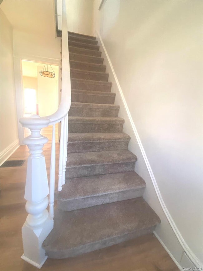 Building Photo - 8 Willow St