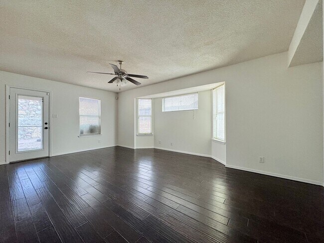 Building Photo - West El Paso 3bed 2.5bbath refrig A/C Home