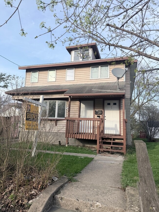 Building Photo - 1022 Avery Ave