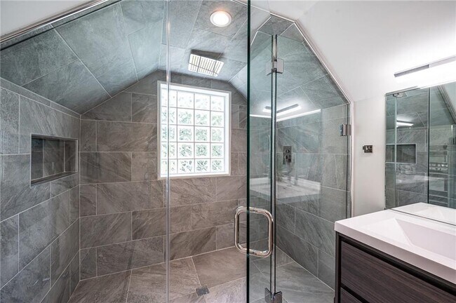 Building Photo - 4106 Grove Ave